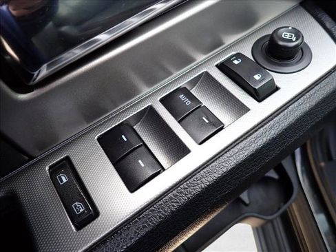 Used 2017 Ford Expedition XLT image 15