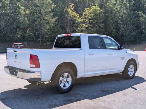 Used 2021 RAM 1500 Classic SLT image 9