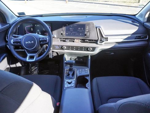 Used 2025 Kia Sportage LX image 36