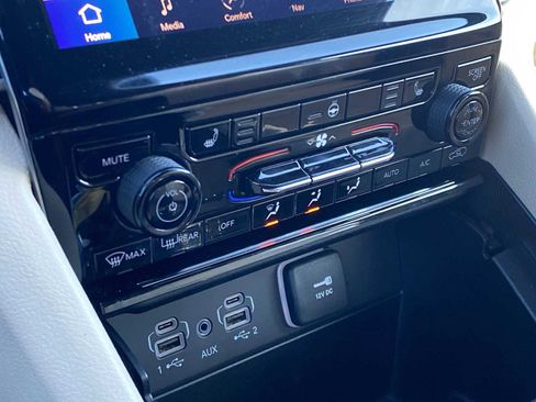 Certified 2024 Jeep Grand Cherokee L Limited image 23