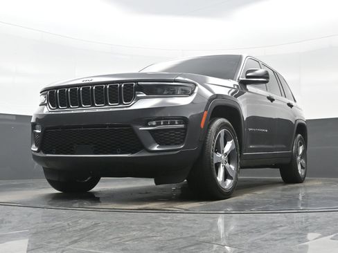 Used 2022 Jeep Grand Cherokee Limited image 25