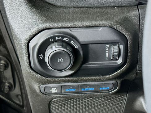 Used 2023 Jeep Wrangler Unlimited Sahara AWD/4WD image 16