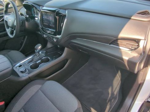 Used 2023 Chevrolet Traverse LT FWD image 26