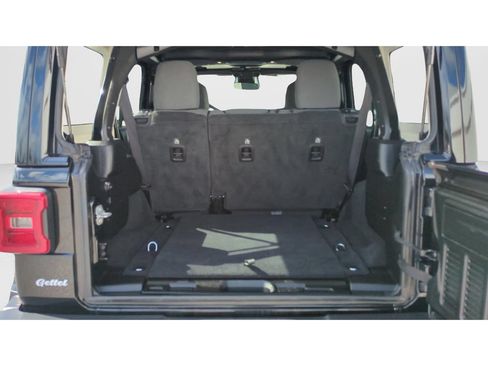Used 2025 Jeep Wrangler Unlimited Sahara AWD/4WD image 9
