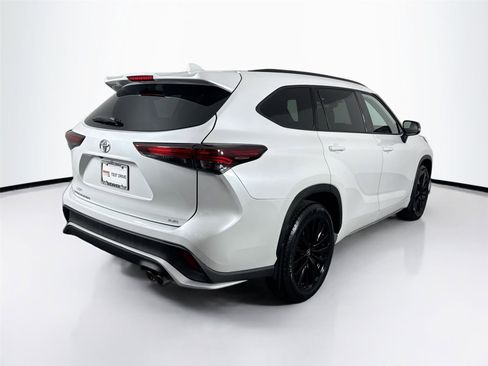 Certified 2024 Toyota Highlander XSE image 12