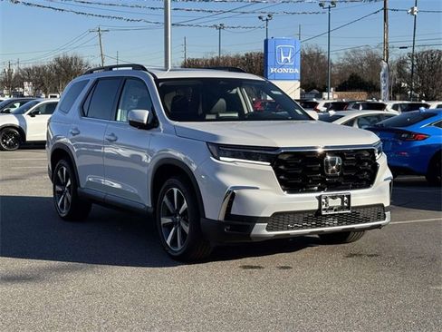 New 2025 Honda Pilot Touring image 1