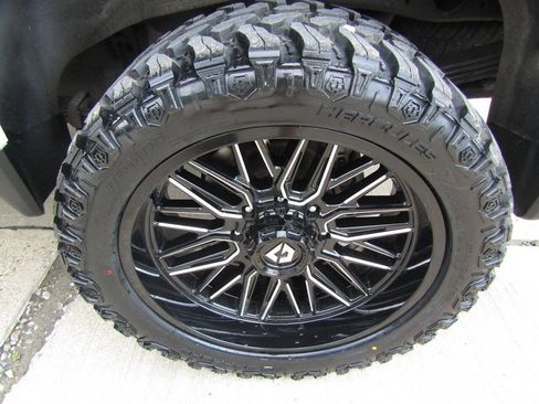 Used 2022 GMC Sierra 2500 AT4 w/ AT4 Premium Plus Package AWD/4WD image 23