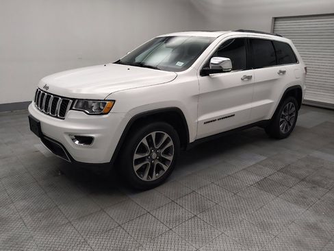 Used 2018 Jeep Grand Cherokee Limited AWD/4WD image 2