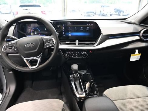 New 2026 Chevrolet Trax LT w/ Sunroof Package FWD image 12