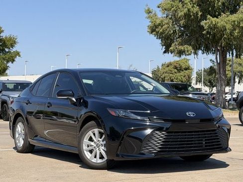 Used 2026 Toyota Camry LE w/ Convenience Package FWD image 2