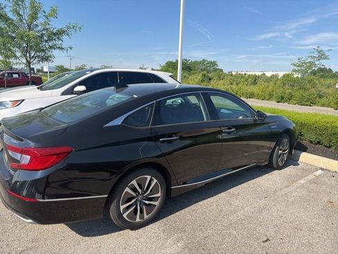 Used 2018 Honda Accord Touring image 2