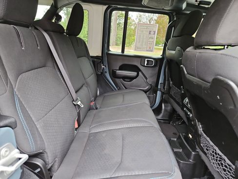 Used 2024 Jeep Wrangler Unlimited Rubicon 4xe image 17