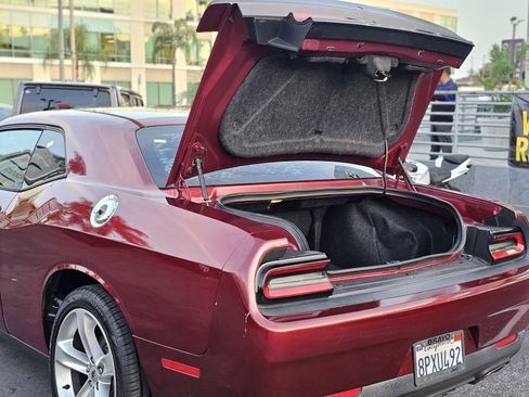 Used 2018 Dodge Challenger R/T image 8