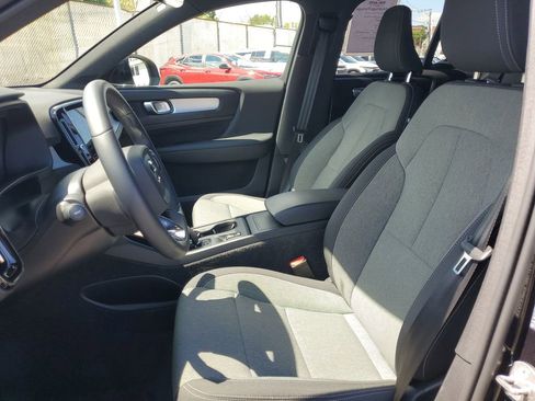 Used 2024 Volvo XC40 B5 Core AWD/4WD image 18