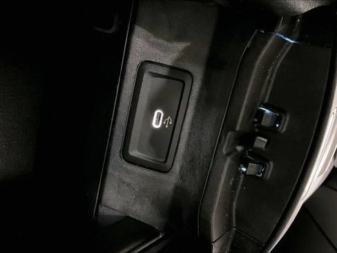 Used 2026 Mercedes-Benz E 350 4MATIC Sedan image 33