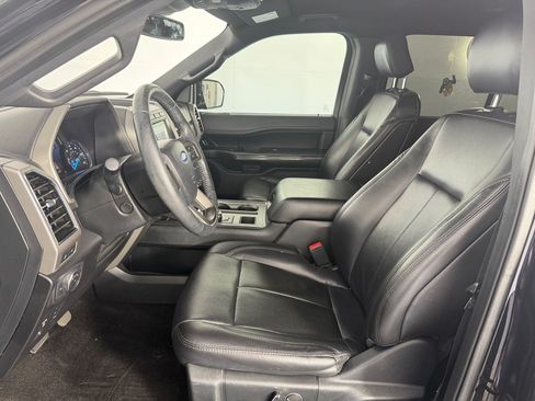 Used 2019 Ford Expedition XLT w/ Equipment Group 202A RWD image 5