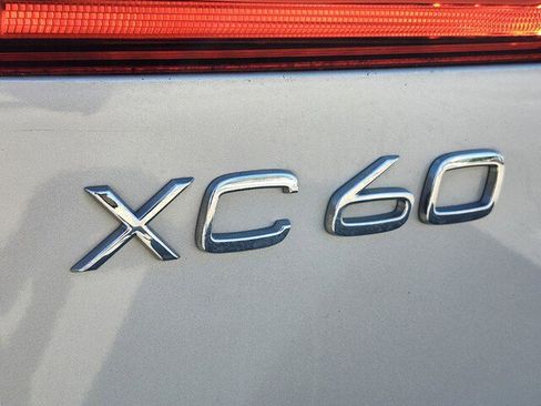 Used 2022 Volvo XC60 B6 Inscription w/ Advanced Package image 34