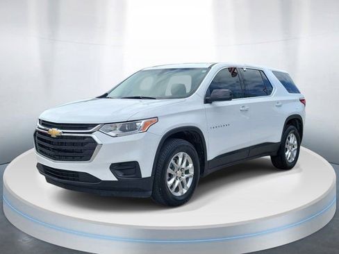 Used 2021 Chevrolet Traverse LS image 2