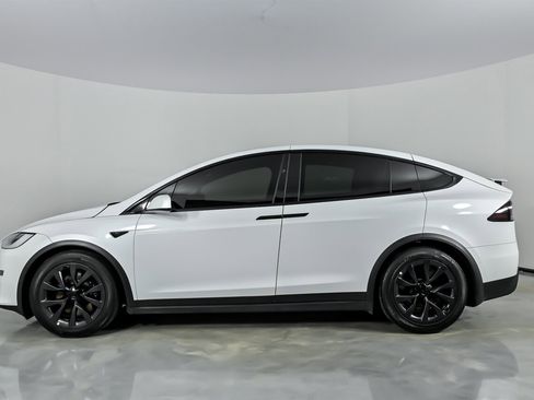 Used 2023 Tesla Model X Plaid image 7