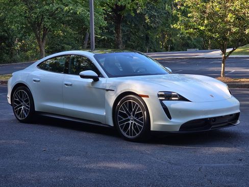 Used 2023 Porsche Taycan image 8