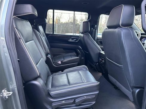 Used 2023 Chevrolet Suburban Premier image 14
