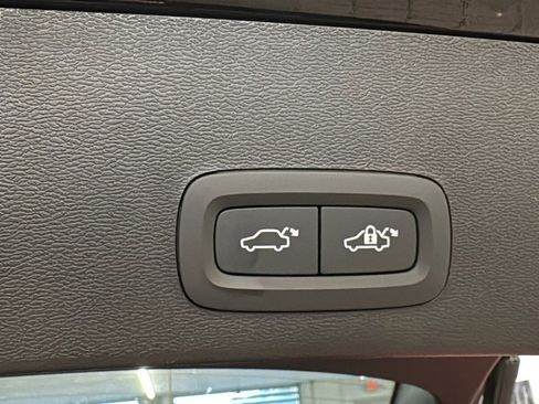 New 2026 Volvo XC40 B5 Ultra w/ Protection Package Premier image 30