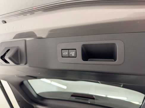 New 2026 Lexus LX 600 4WD w/ Premium Package image 24