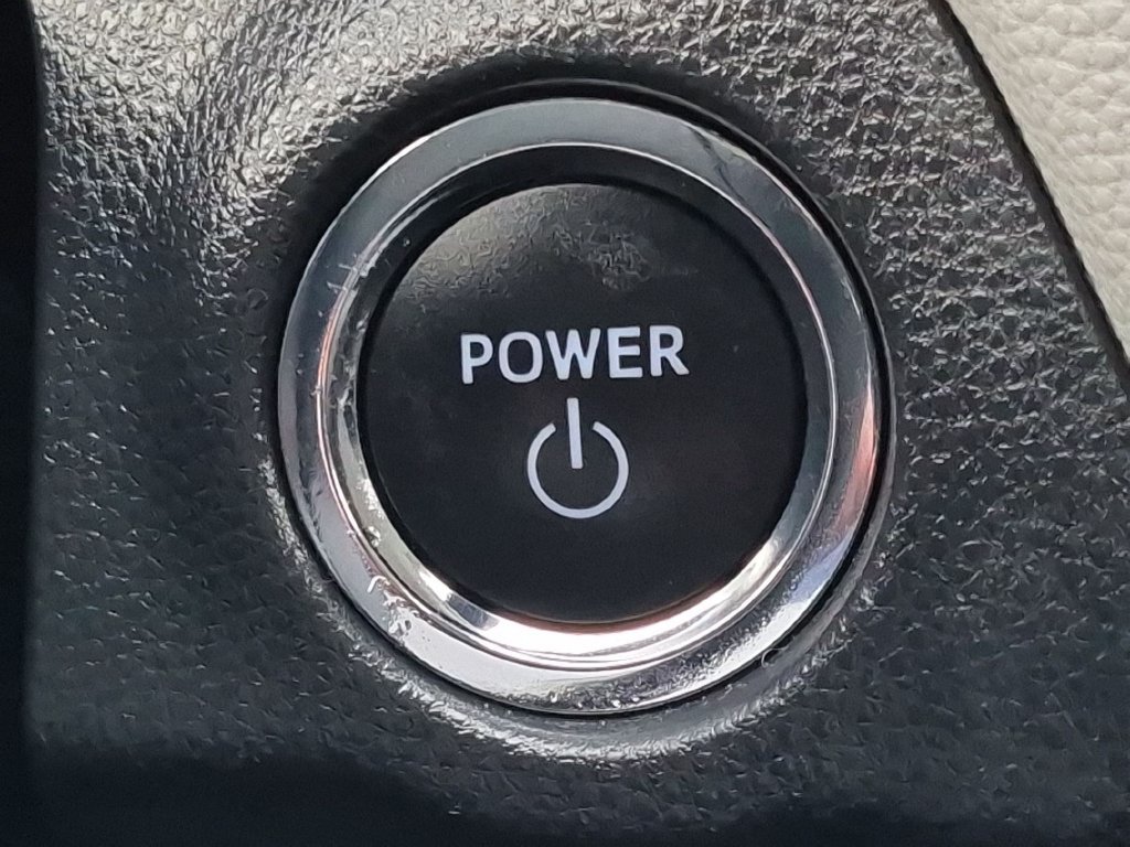 Used 2025 Toyota RAV4 XLE AWD/4WD image 16