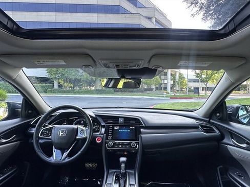 Used 2019 Honda Civic Touring image 14