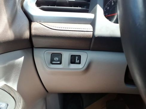 Used 2017 GMC Acadia SLT FWD image 18