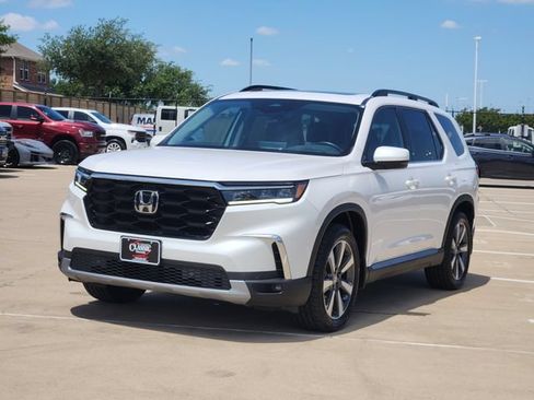 Used 2025 Honda Pilot Touring image 12