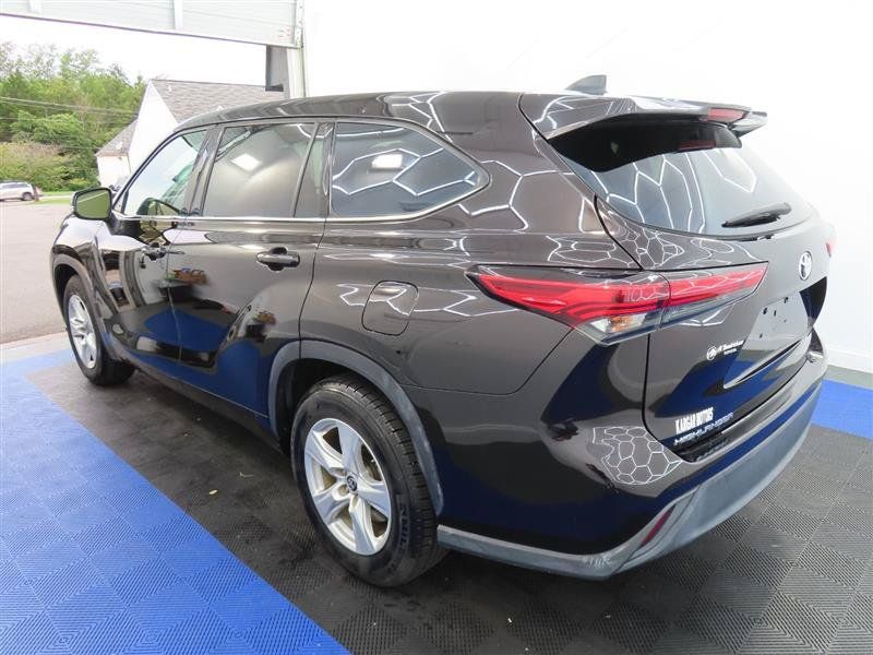 Used 2022 Toyota Highlander L FWD image 6
