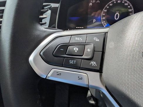 Certified 2025 Volkswagen Jetta SE FWD image 28