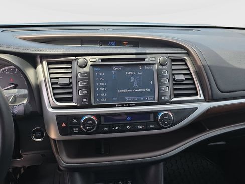 Used 2016 Toyota Highlander Limited AWD/4WD image 24
