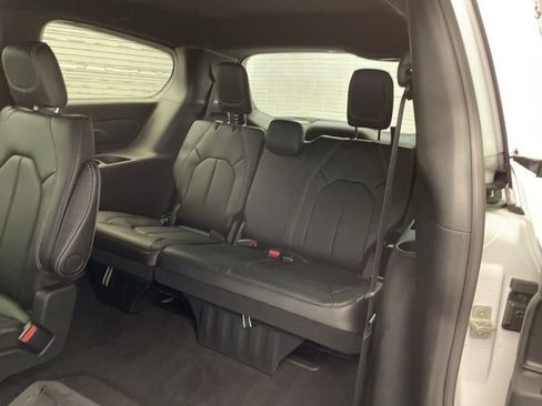 New 2026 Chrysler Pacifica Select image 16