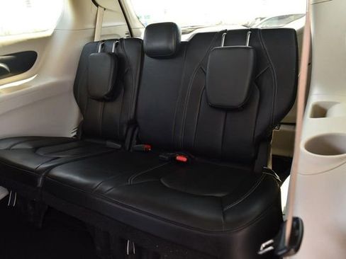 Used 2023 Chrysler Pacifica Touring-L FWD image 25