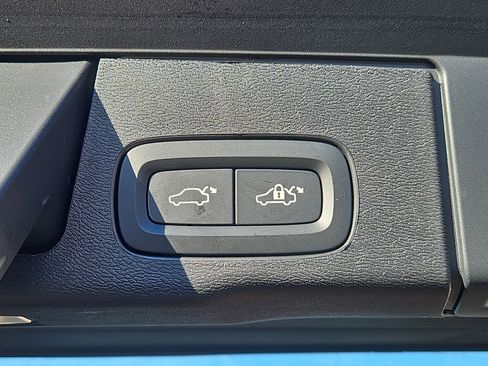 Used 2025 Volvo XC60 B5 Ultra w/ Protection Package Premier image 17