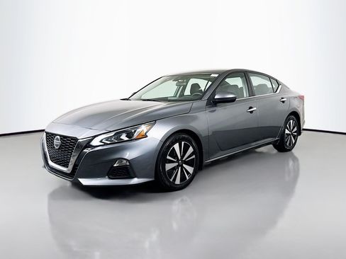 Used 2022 Nissan Altima 2.5 SV FWD image 4