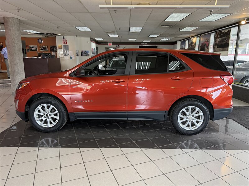 Used 2020 Chevrolet Equinox LS w/ LS Convenience Package AWD/4WD image 2