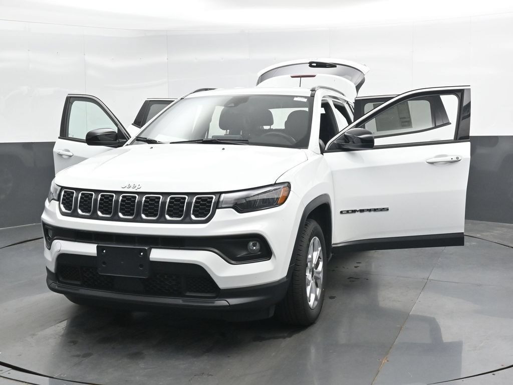 Used 2025 Jeep Compass Latitude AWD/4WD image 43