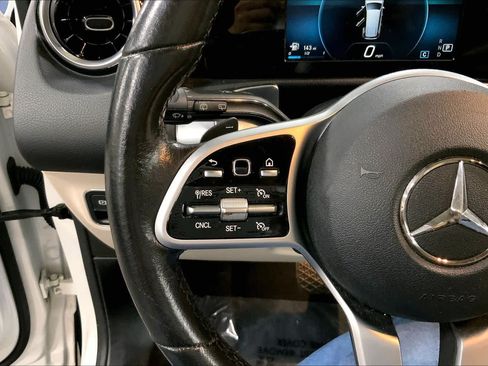Used 2020 Mercedes-Benz GLB 250 4MATIC image 23