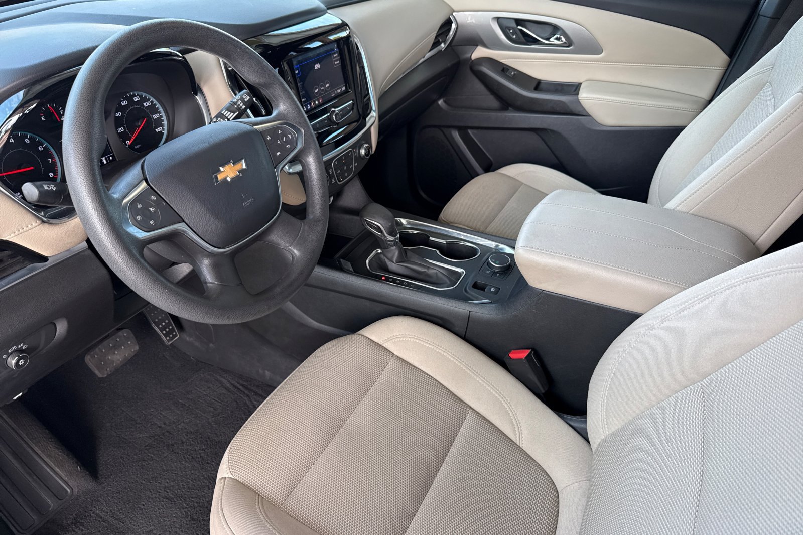 Used 2023 Chevrolet Traverse LS FWD image 5