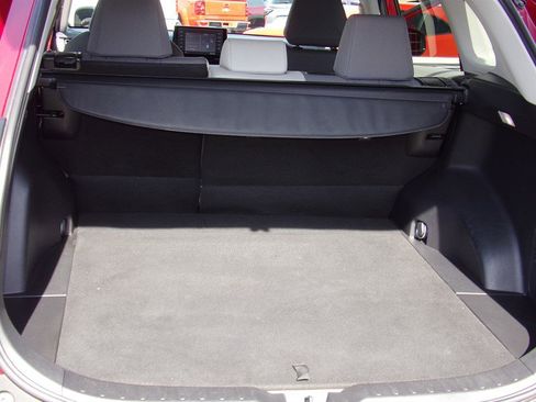 Used 2022 Toyota RAV4 XLE w/ Convenience Package image 25