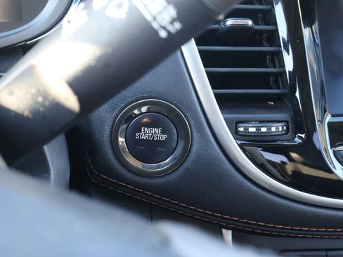 Used 2022 Chevrolet Trax LT w/ LT Convenience Package image 23