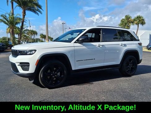 Certified 2025 Jeep Grand Cherokee Altitude AWD/4WD image 3