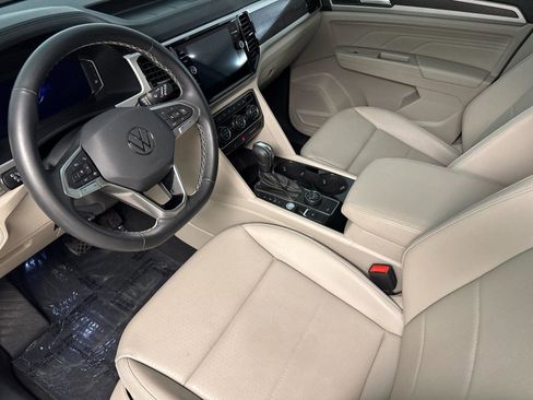 Used 2023 Volkswagen Atlas SE w/ Black Wheel Package image 9