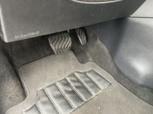 Used 2025 Nissan Versa SV FWD image 16