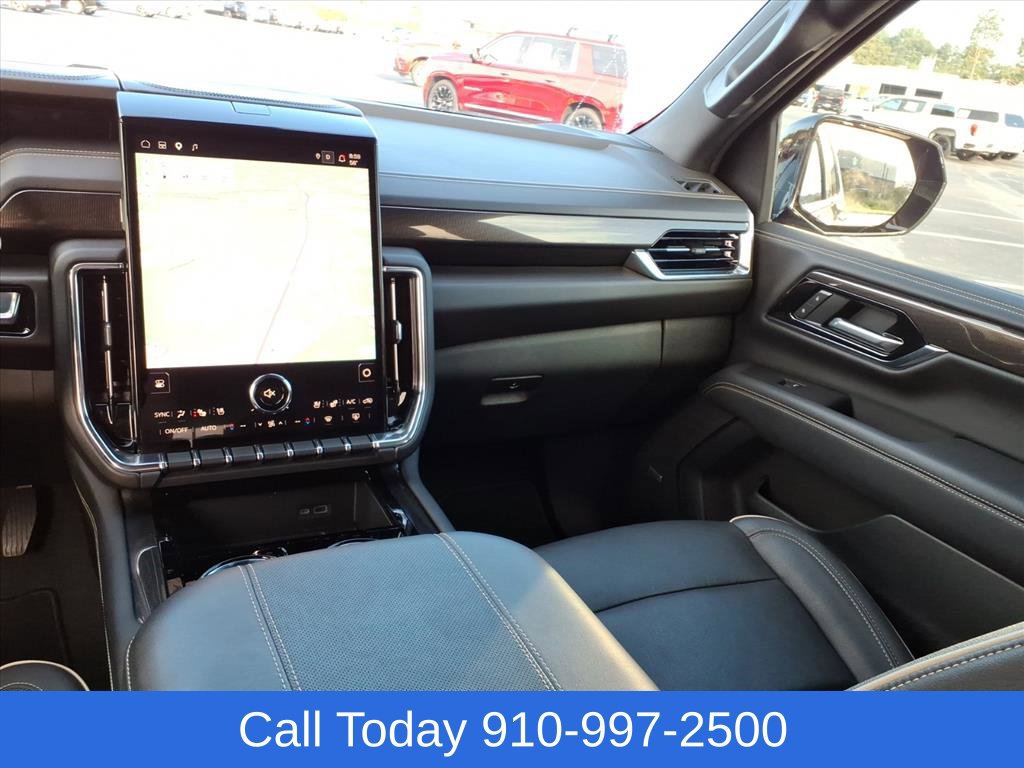 Used 2025 GMC Yukon Elevation w/ Elevation Premium Package AWD/4WD image 15