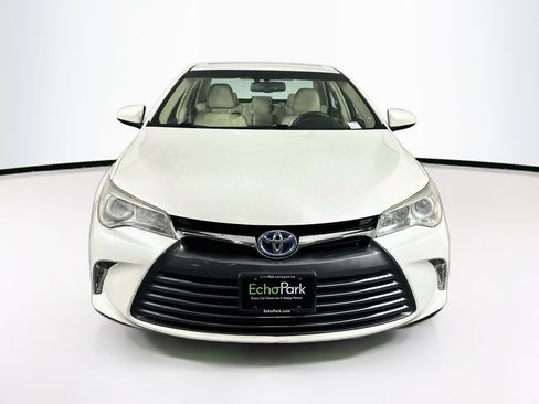 Used 2017 Toyota Camry XLE w/ Moonroof Package FWD image 2
