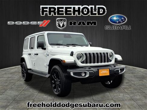 Certified 2025 Jeep Wrangler Unlimited Sahara image 1